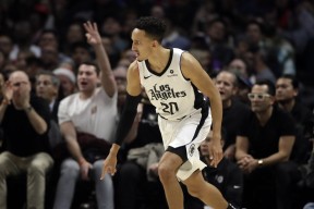 华体会体育-欧联倒计时；广州队国际比赛日状态回暖；细节引发关注；态度坚定；训练强度明显提升的简单介绍